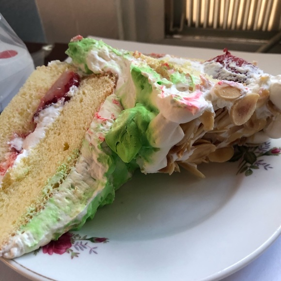 Meet Hanh Pham, your Posh Ambassador!! 🥳 - Picture 4 of 4